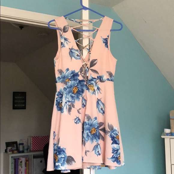 Beautiful lulus floral dress - Picture 2 of 6